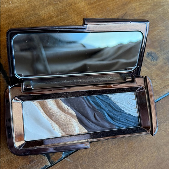 Hourglass Graphite Eyeshadow Palette - Picture 2 of 3